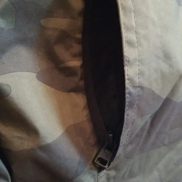 HOLLISTER EPIC FLEX WINDBREAKER HOODIE - Picture 6 of 10